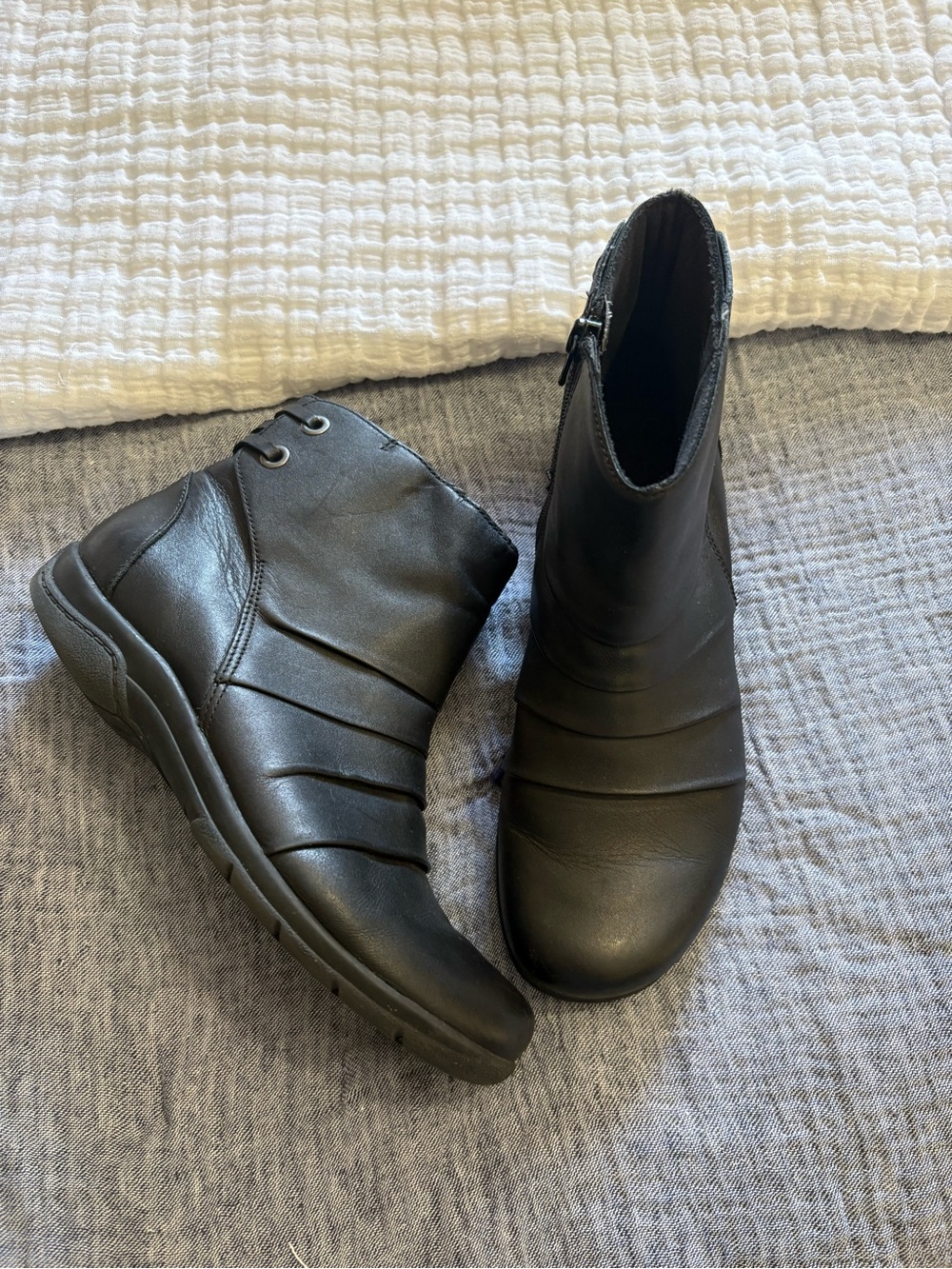 Clarks Black Leather Ankle Boots Size 7.5M